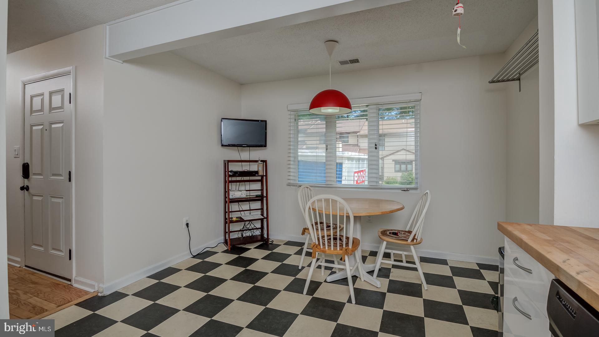 2318 Glade Bank Way Reston, VA 20191 - Photo 9 of 32 Really roomy eat-in kitchen