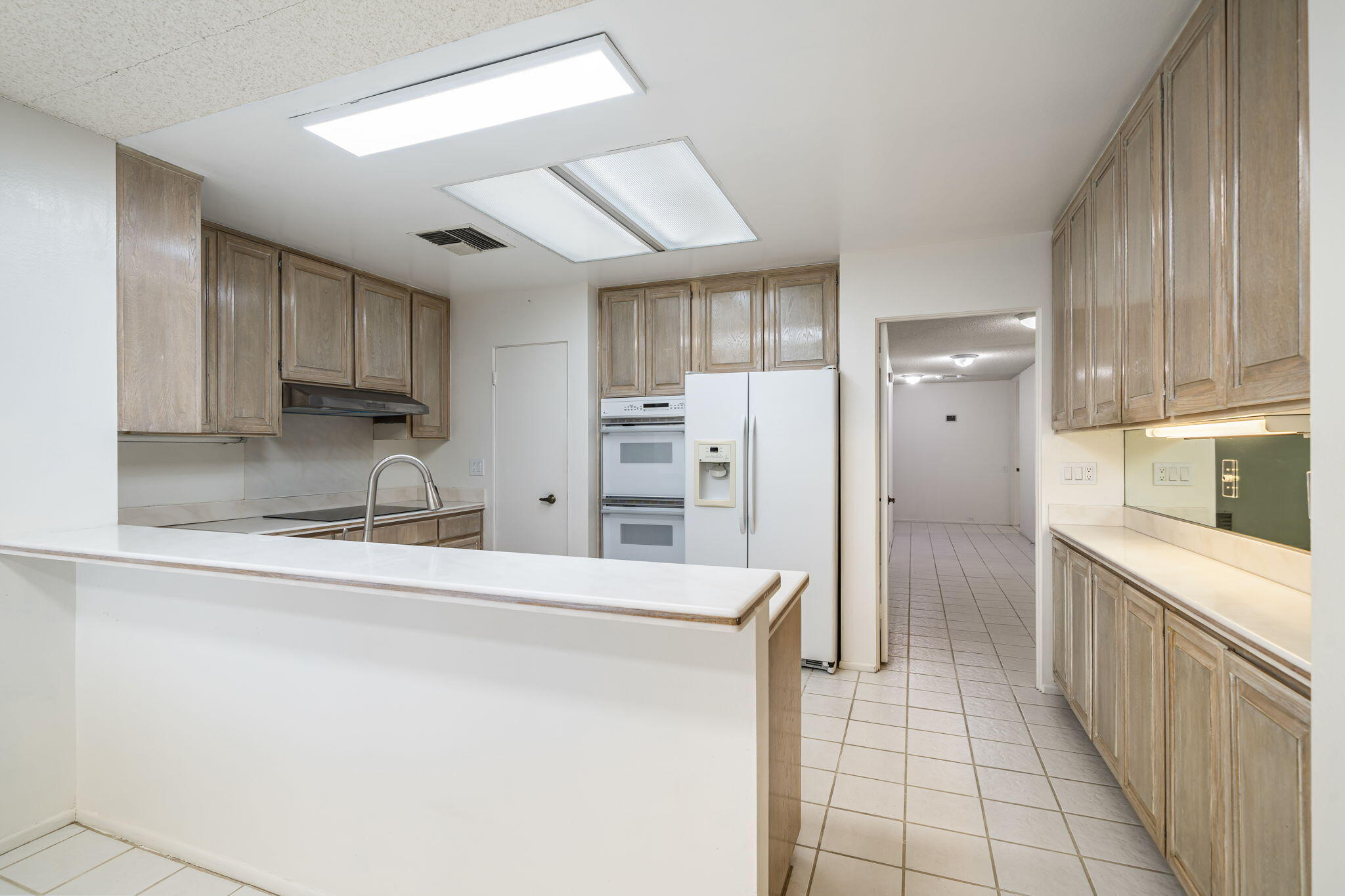 2 Clemson Street Rancho Mirage, CA 92270 - Photo 12 of 34 Kitchen 2/ Bar Seating