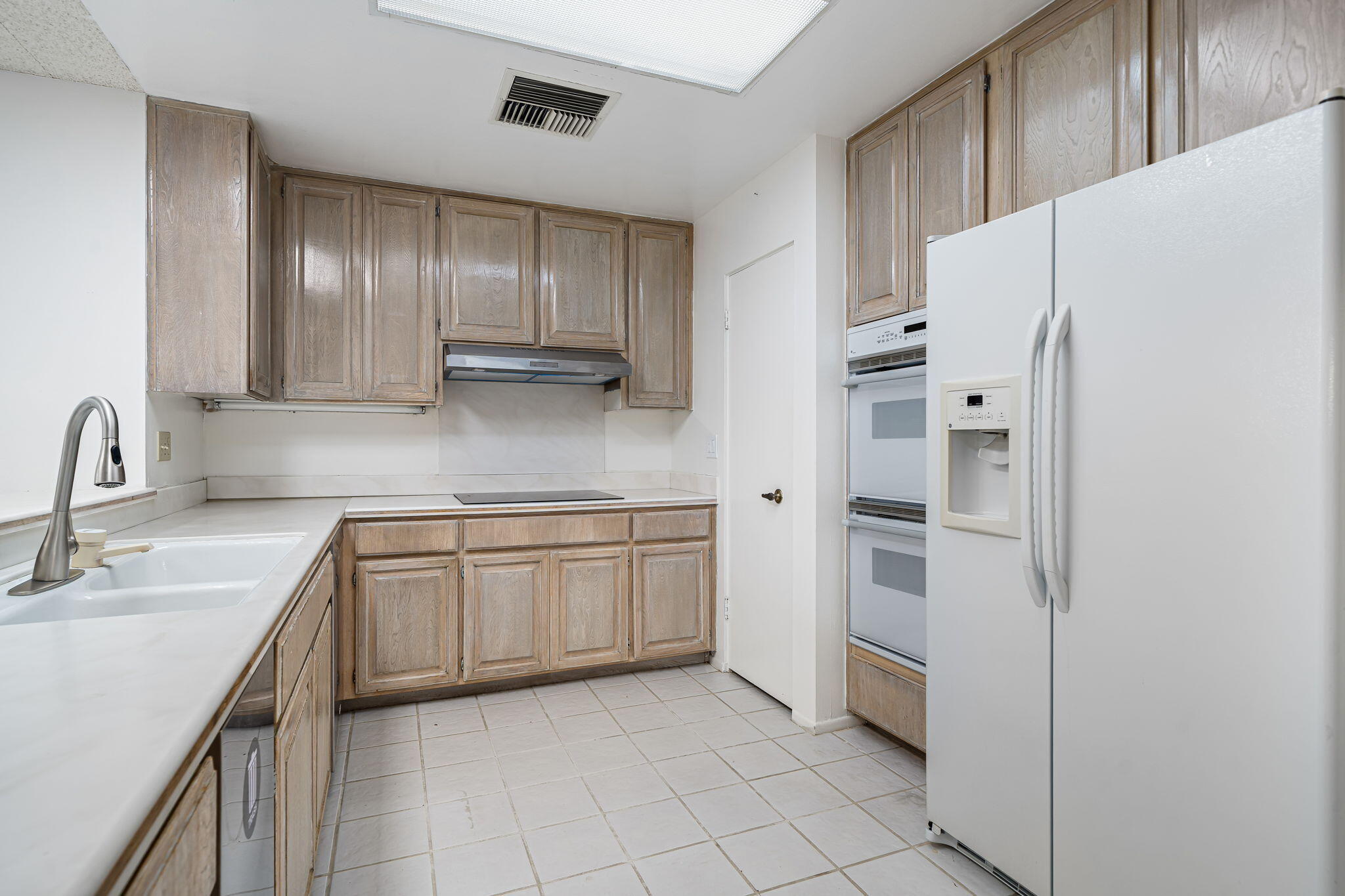 2 Clemson Street Rancho Mirage, CA 92270 - Photo 13 of 34 Kitchen