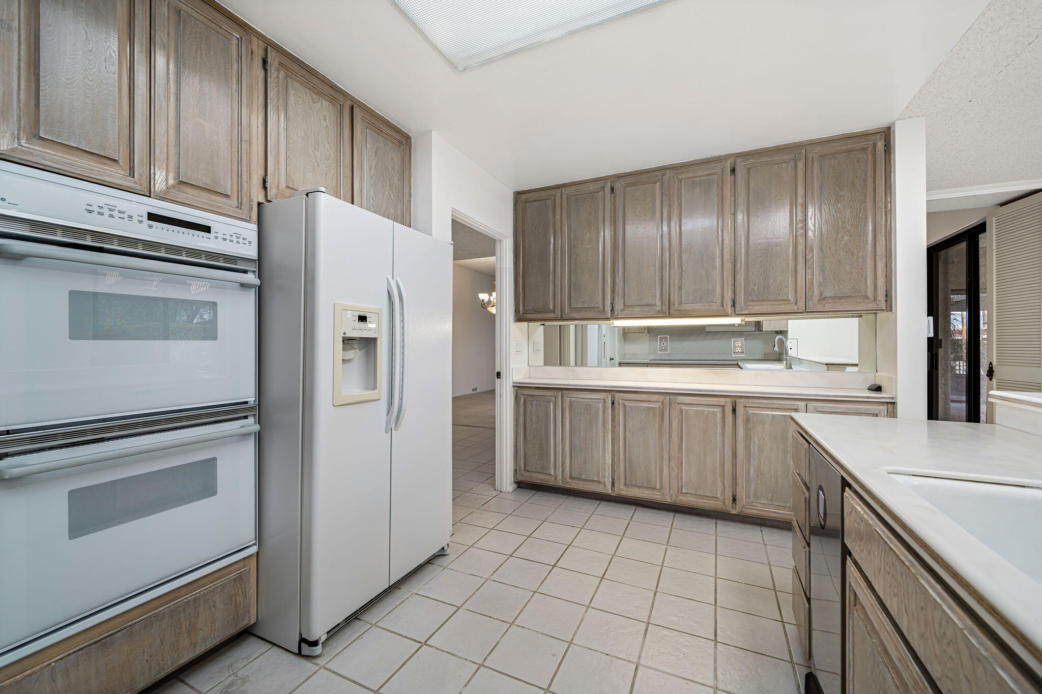 2 Clemson Street Rancho Mirage, CA 92270 - Photo 15 of 34 Kitchen