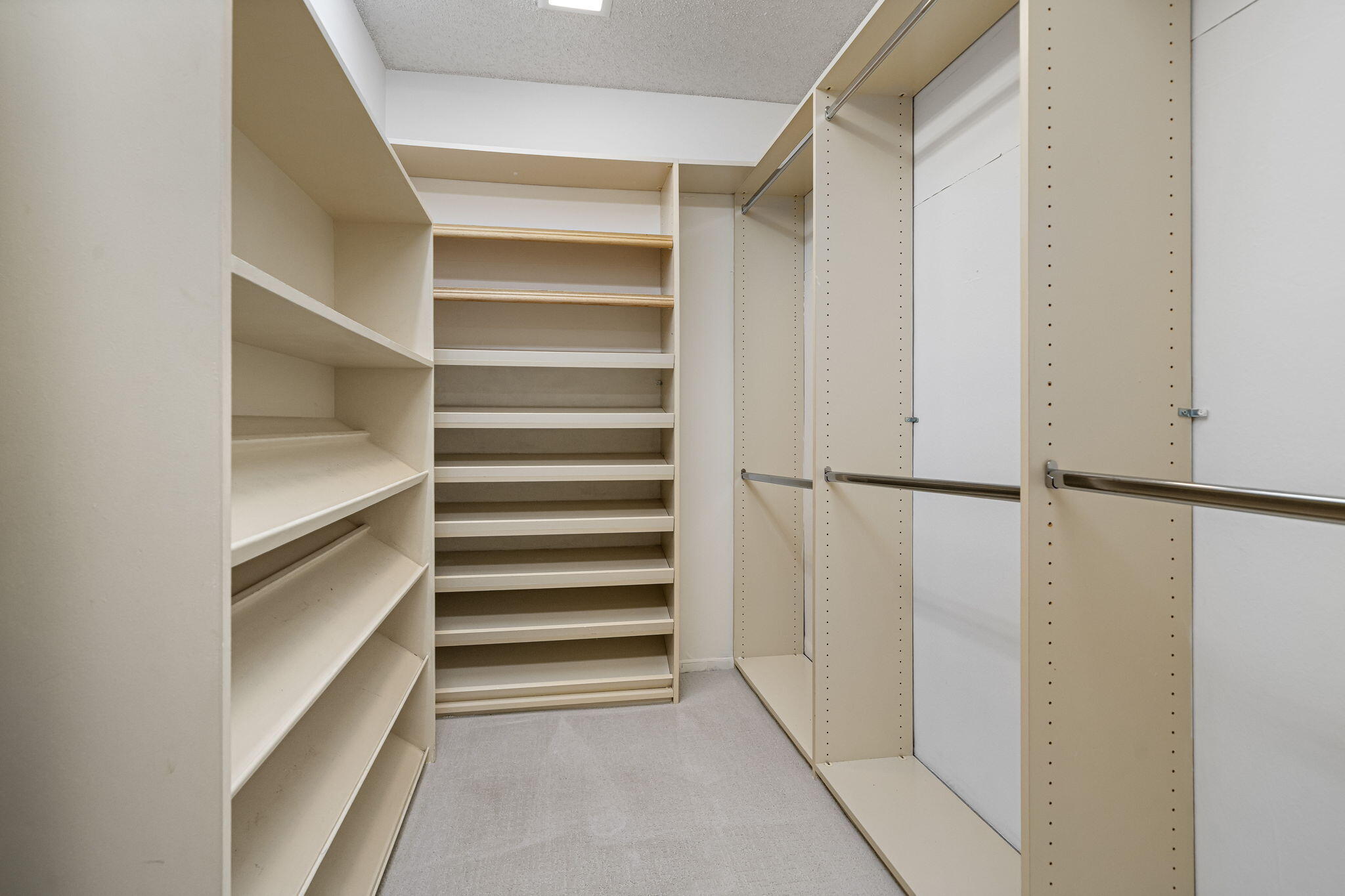 2 Clemson Street Rancho Mirage, CA 92270 - Photo 23 of 34 Primary Bedroom Walk in Closet