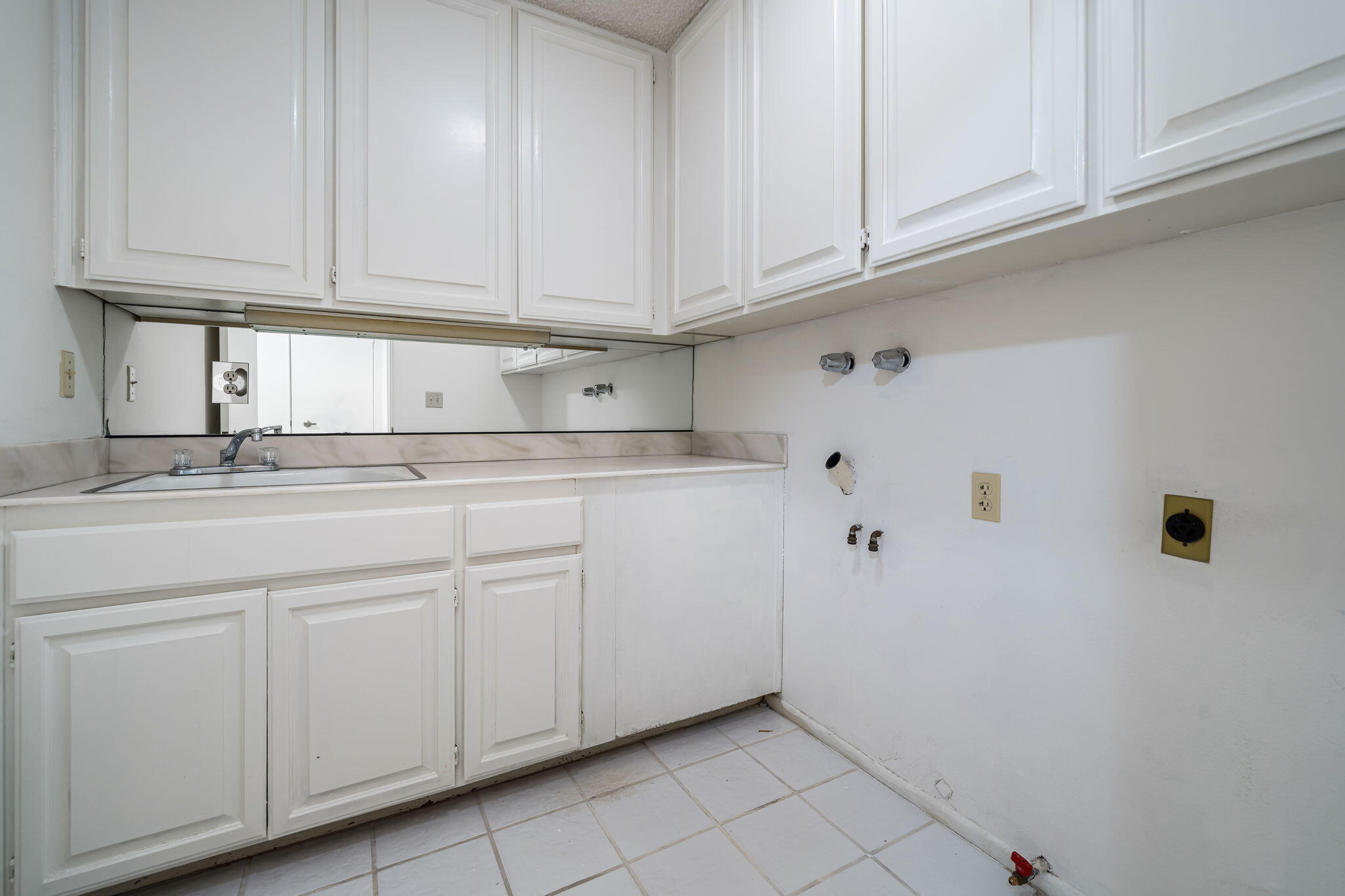2 Clemson Street Rancho Mirage, CA 92270 - Photo 31 of 34 Laundry Room