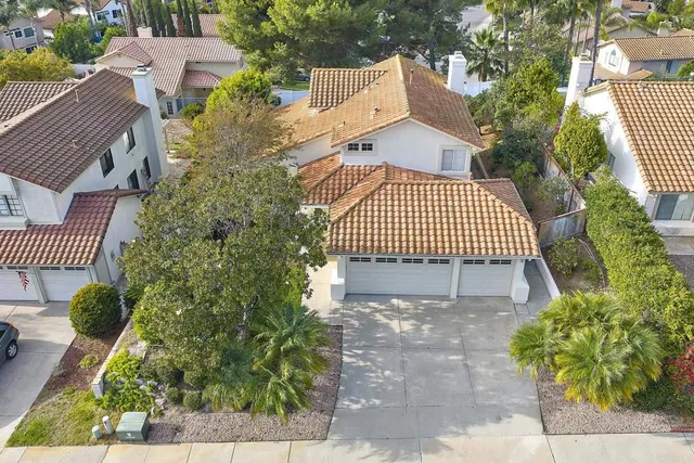 a view of a back yard