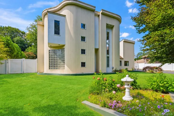 $2,399,000 | 23 Wildwood Lane, Greenvale, NY 11548