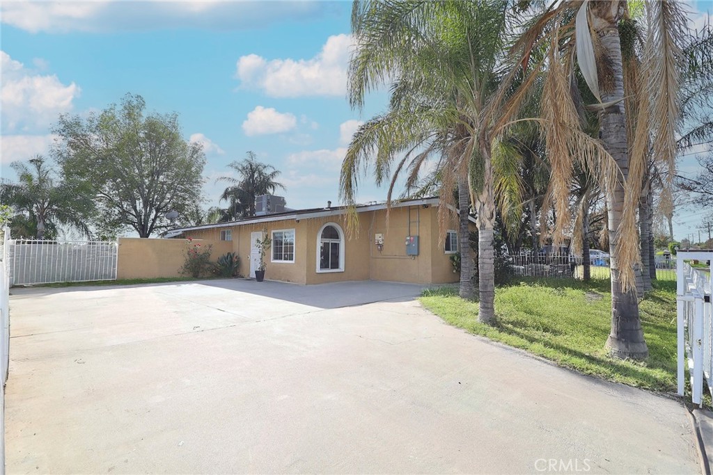 525 East 3rd Street Rialto, CA 92376 - Photo 2 of 21