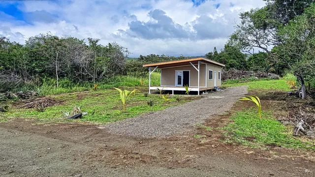 a view of a house with backyard