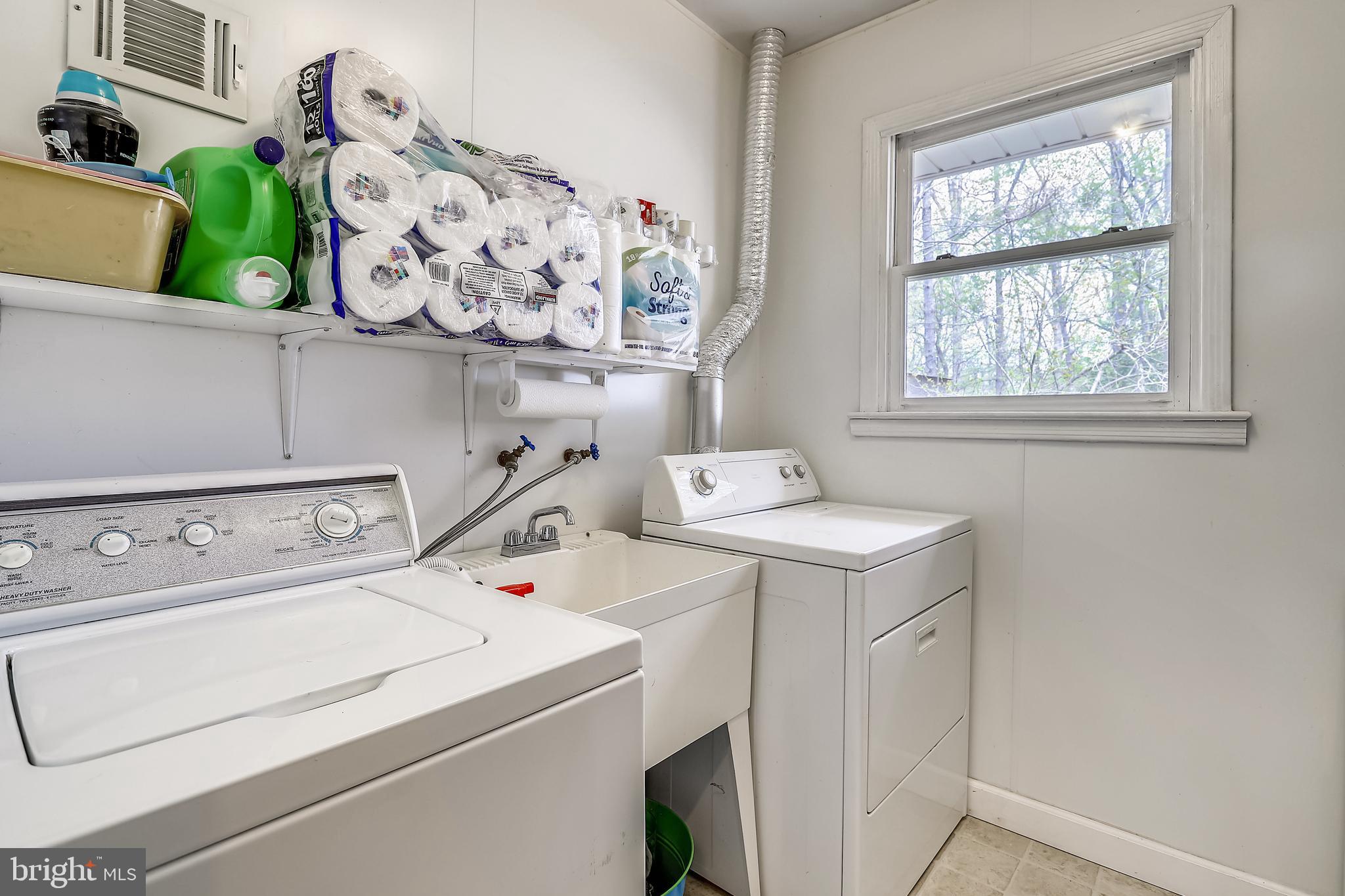 6671 Ridgeway Drive Springfield, VA 22150 - Photo 15 of 53 a utility room with dryer and washer