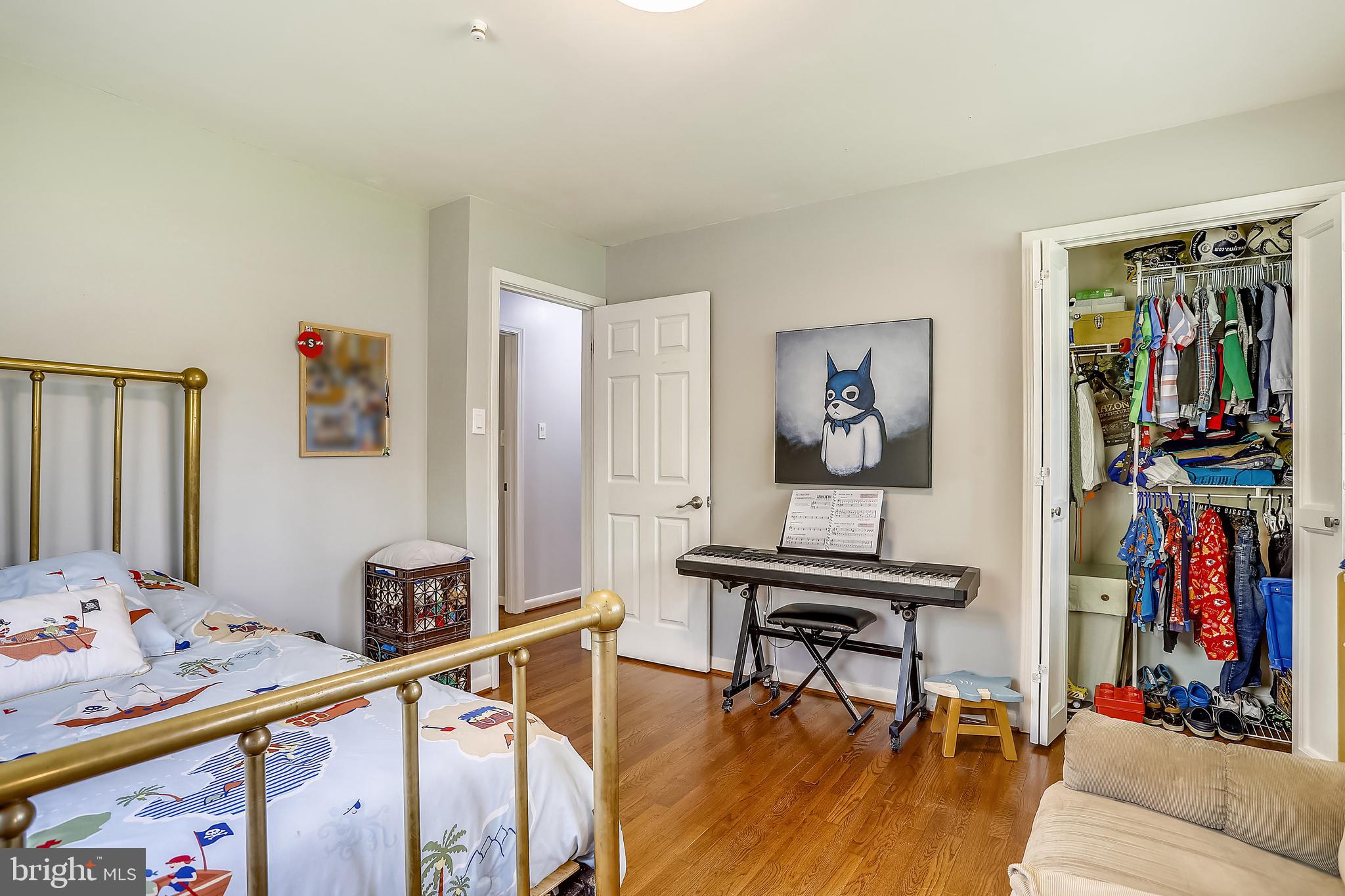 6671 Ridgeway Drive Springfield, VA 22150 - Photo 27 of 53 a view of a livingroom with furniture and workspace