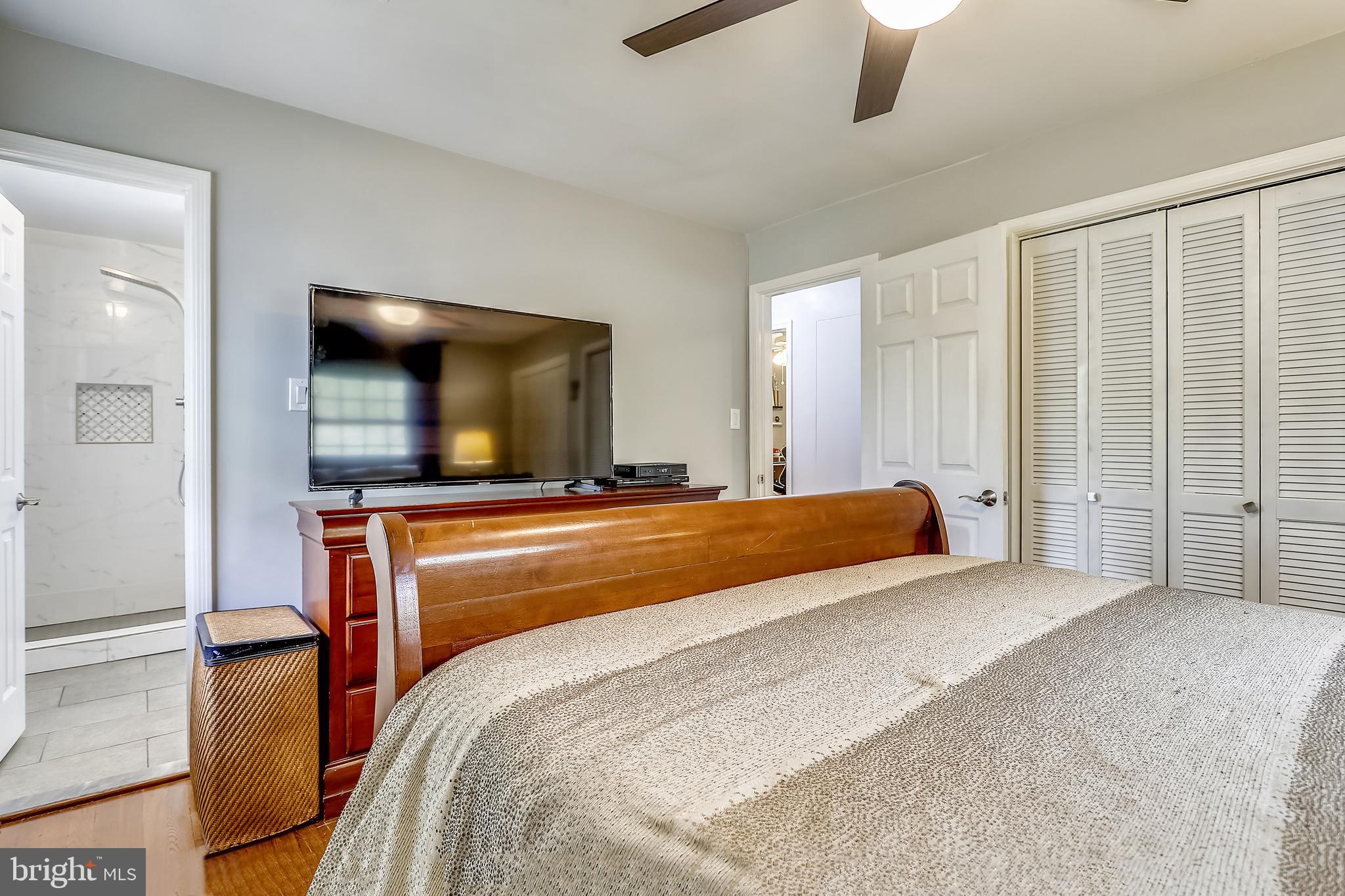6671 Ridgeway Drive Springfield, VA 22150 - Photo 29 of 53 a bedroom with a large bed and a large mirror with dresser