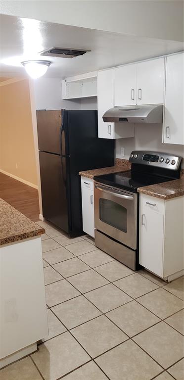 2052 Kings Highway, Unit 7 Clearwater, FL 33755 - Photo 4 of 16 a kitchen with granite countertop a sink and a stove top oven