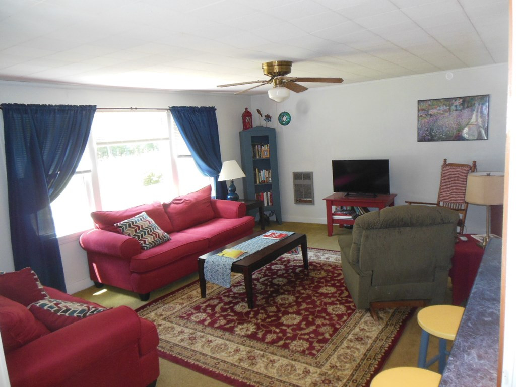 524 Weatherford Road Orangeburg, SC 29115 - Photo 12 of 16 Living Room