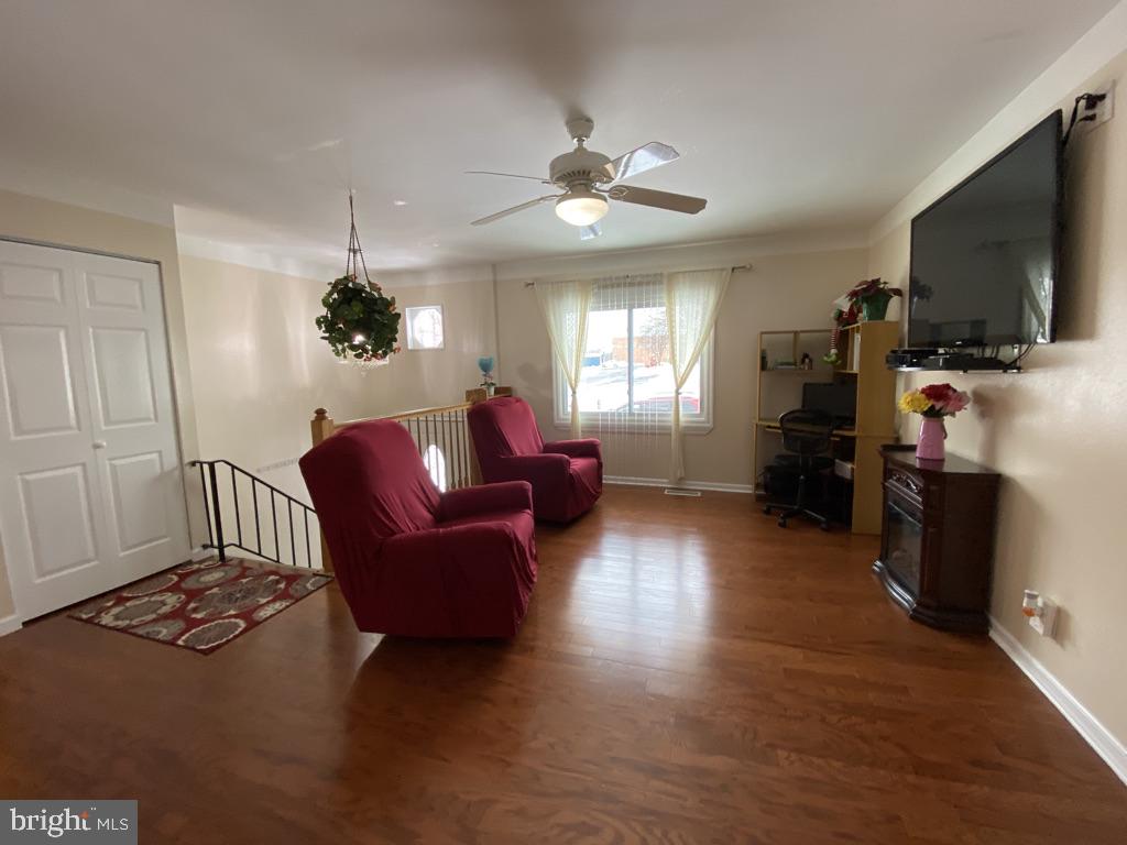 603 West Poplar Road Sterling, VA 20164 - Photo 2 of 22 603 W Poplar Road Living Room w New Flooring