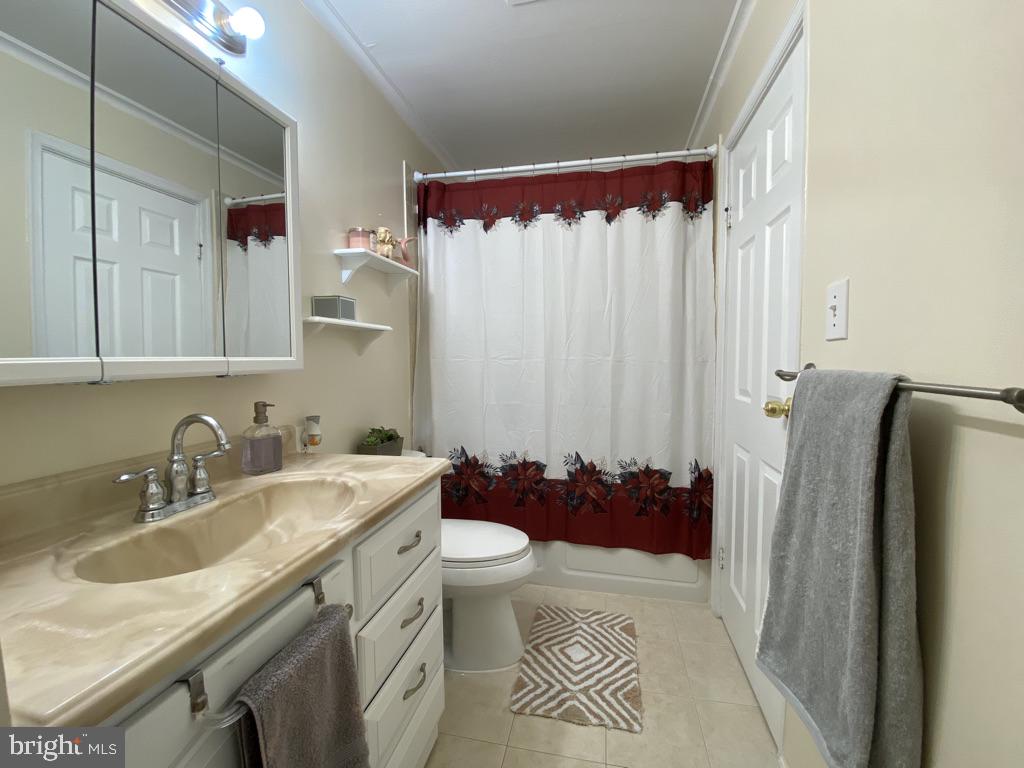 603 West Poplar Road Sterling, VA 20164 - Photo 11 of 22 603 W Poplar Road Upper Level Bath