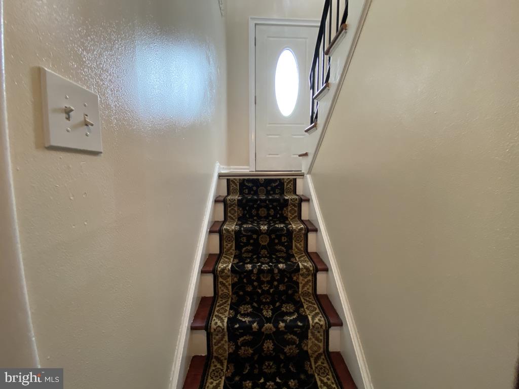 603 West Poplar Road Sterling, VA 20164 - Photo 14 of 22 603 W Poplar Road Split Foyer