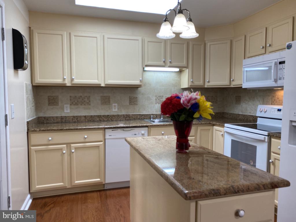 603 West Poplar Road Sterling, VA 20164 - Photo 5 of 22 603 W Poplar Road Updated Kitchen