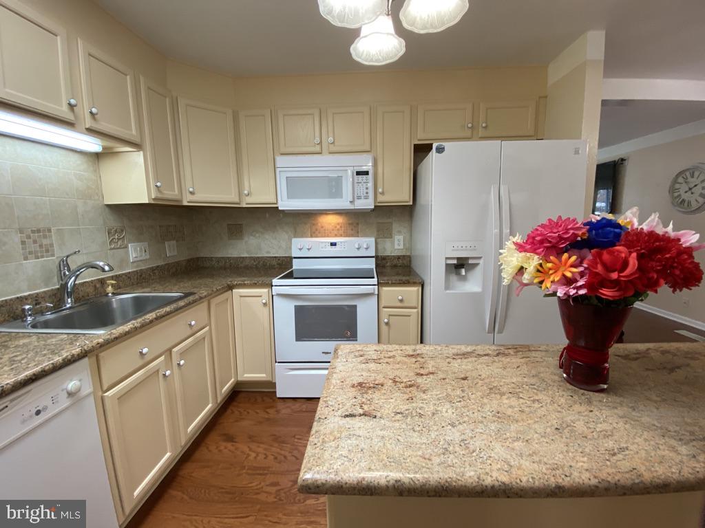 603 West Poplar Road Sterling, VA 20164 - Photo 7 of 22 603 W Poplar Road Updated Kitchen