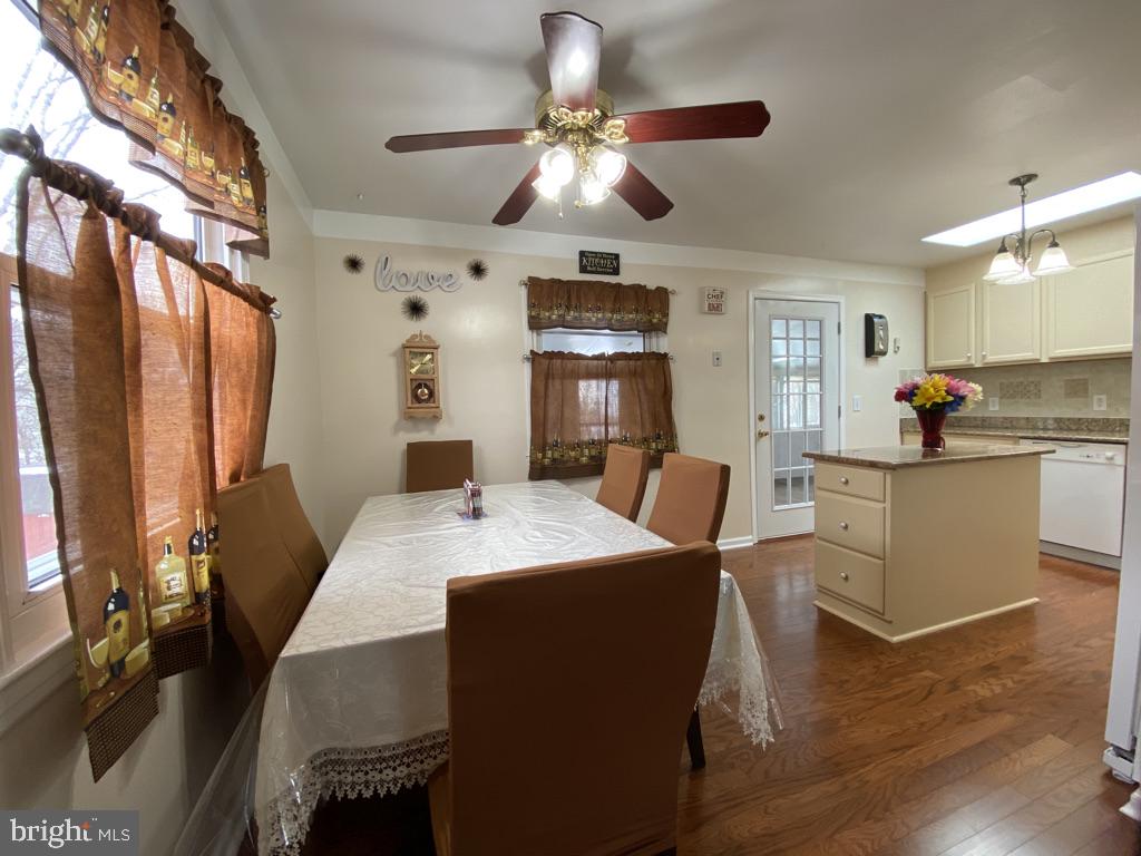 603 West Poplar Road Sterling, VA 20164 - Photo 8 of 22 603 W Poplar Road Updated Kitchen/Dining