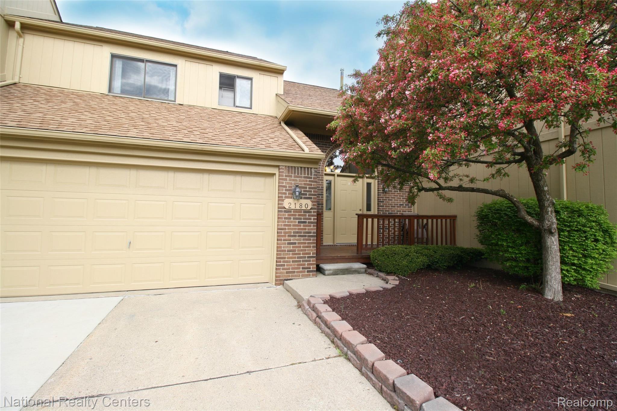 2180 Rochelle Park Drive Rochester, MI 48309 - Photo 1 of 35 IMG_6072.jpg