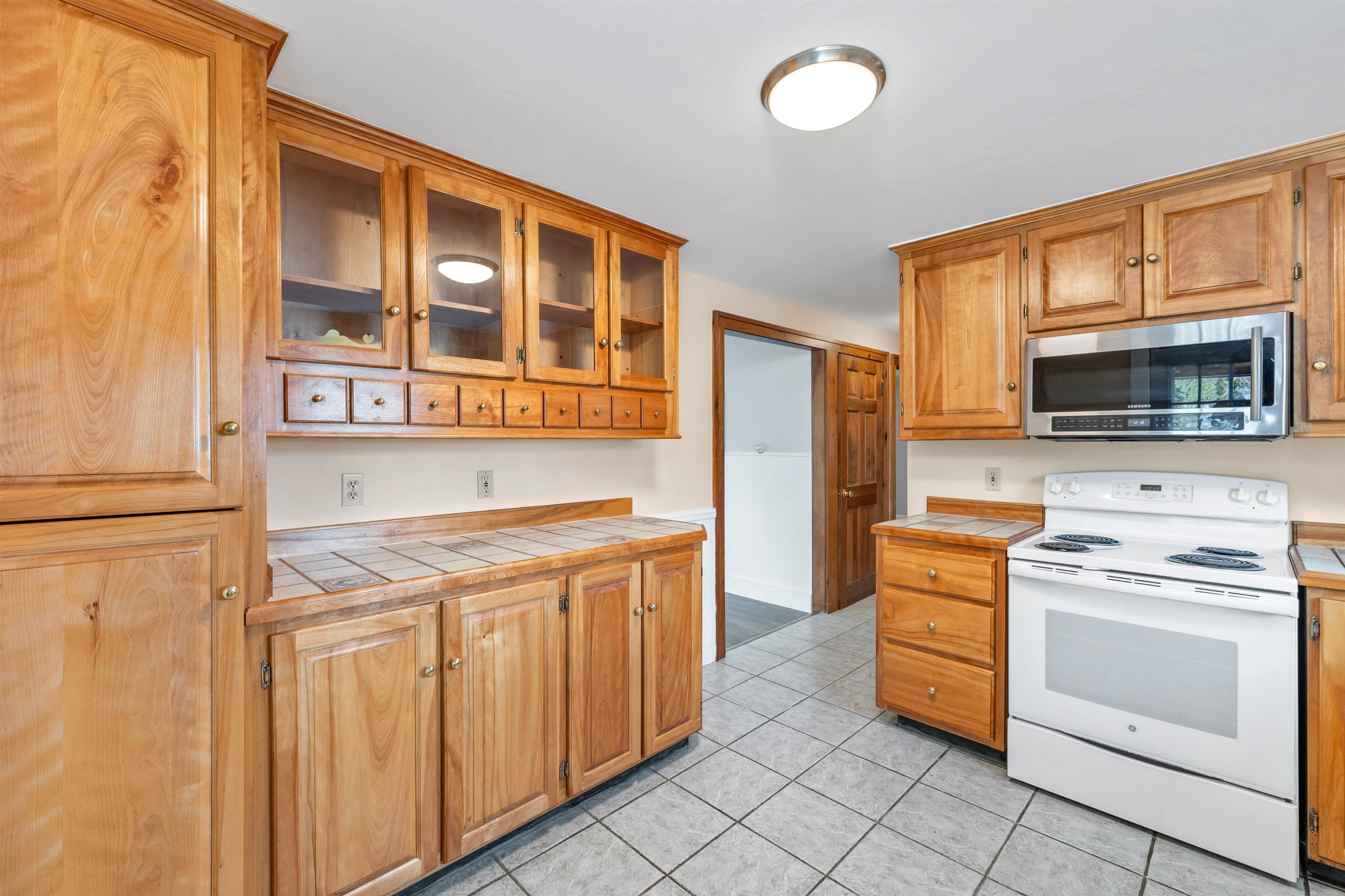 8 Oxbow Lane Dover, NH 03820 - Photo 6 of 40