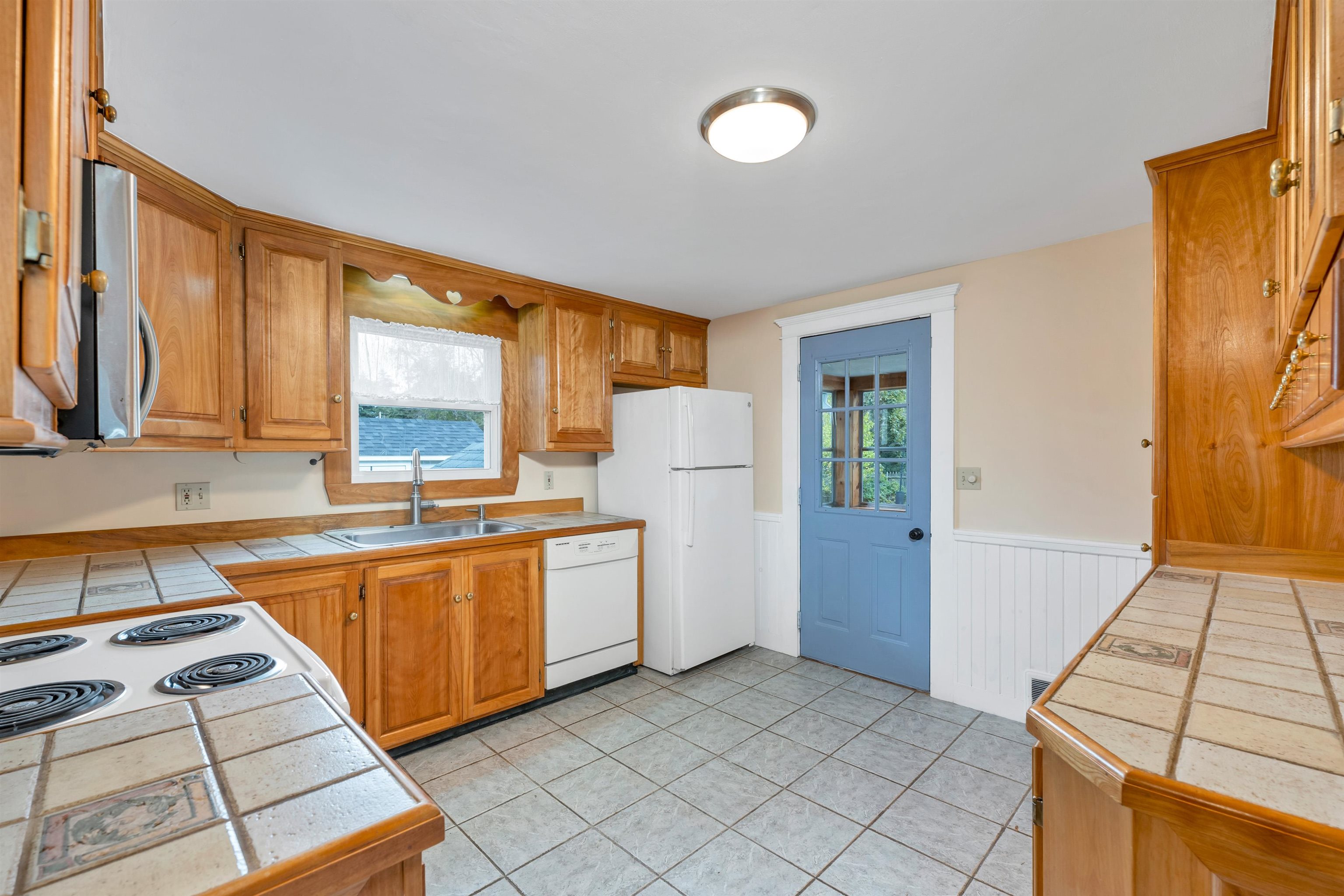 8 Oxbow Lane Dover, NH 03820 - Photo 7 of 40