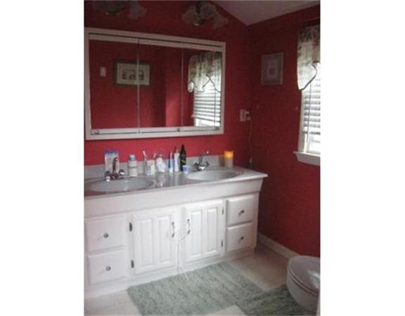 286 Andover Road Billerica, MA 01821 - Photo 14 of 27