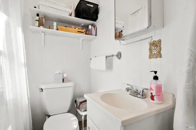 $975,000 | 1325 Calistoga Avenue, Napa, CA 94559