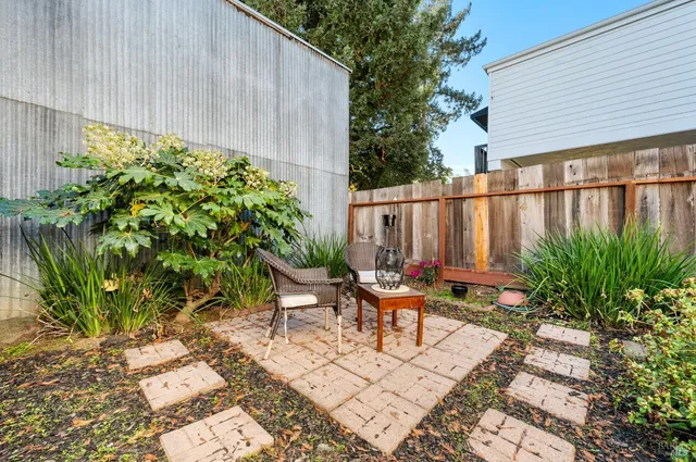 $975,000 | 1325 Calistoga Avenue, Napa, CA 94559