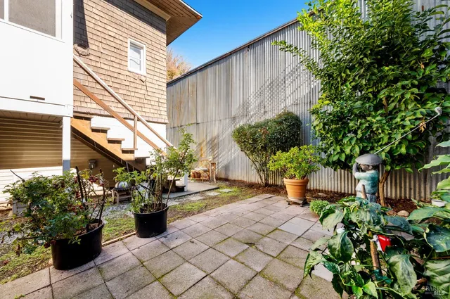 $975,000 | 1325 Calistoga Avenue, Napa, CA 94559