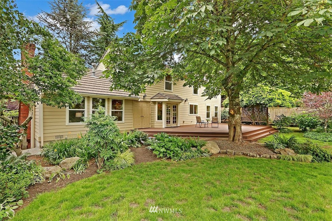 220 174th Street Southwest Bothell, WA 98012 - Photo 25 of 35 a front view of a house with garden