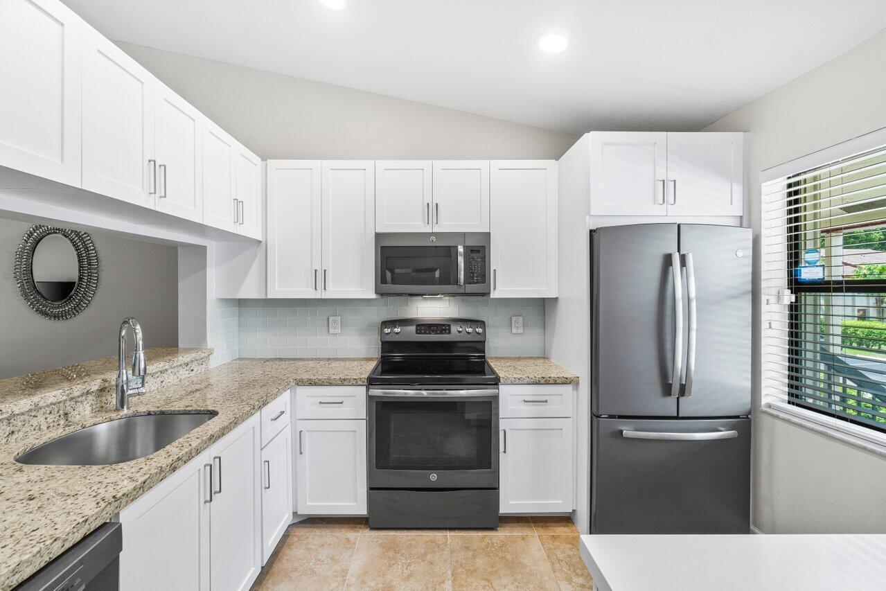 22148 Palms Way, Unit 203 Boca Raton, FL 33433 - Photo 7 of 29 Kitchen