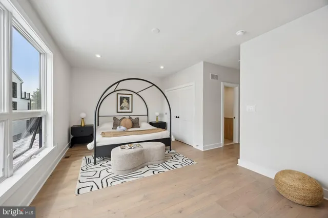 a view of a livingroom with furniture