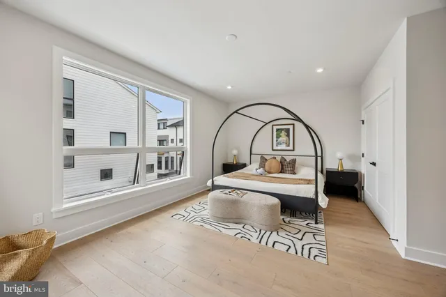 a view of entryway livingroom and furniture