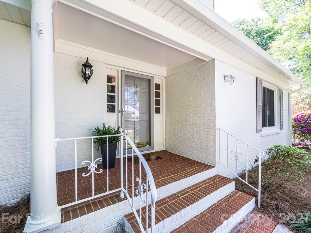5934 Kirkpatrick Road Charlotte, NC 28211 - Photo 4 of 47 Gallery Image 4