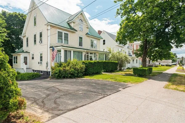 $500,000 | 73 Gilford Avenue, Laconia, NH 03246