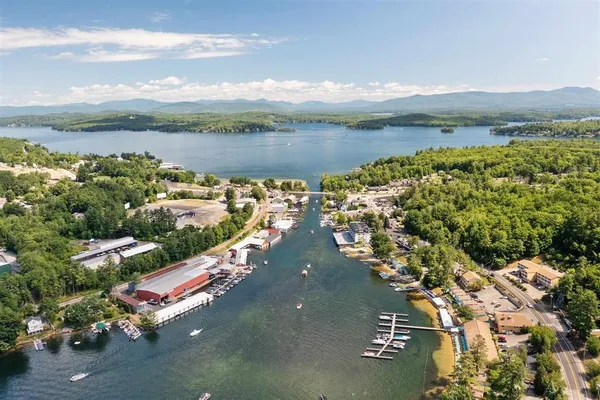 $500,000 | 73 Gilford Avenue, Laconia, NH 03246