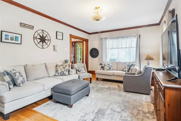 $500,000 | 73 Gilford Avenue, Laconia, NH 03246