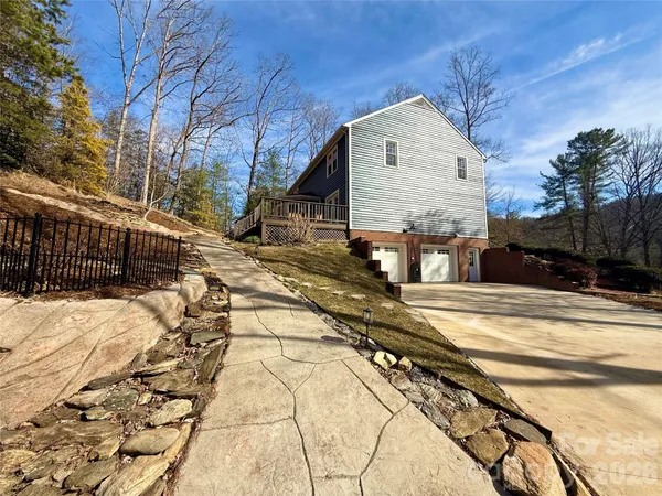 $499,900 | 3132 Stoney Brook Drive, Lenoir, NC 28645