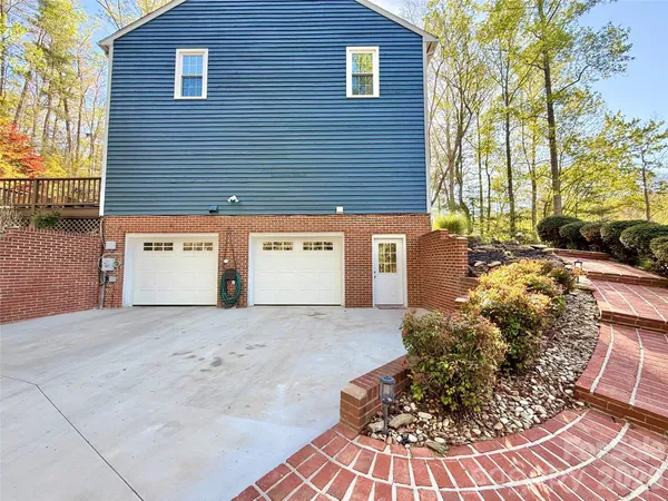 $489,900 | 3132 Stoney Brook Drive, Lenoir, NC 28645