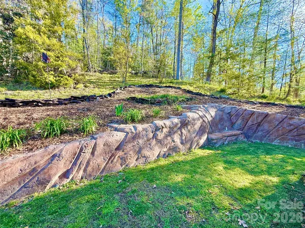a view of a backyard with brick wall