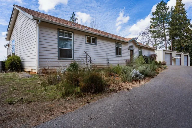 a view of a house with a yard and plants