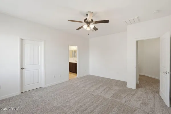 a view of empty room with a ceiling fan