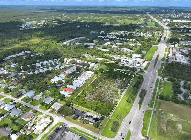 $2,300,000 | 8200 Southeast Sugar Pines Way, Hobe Sound, FL 33455