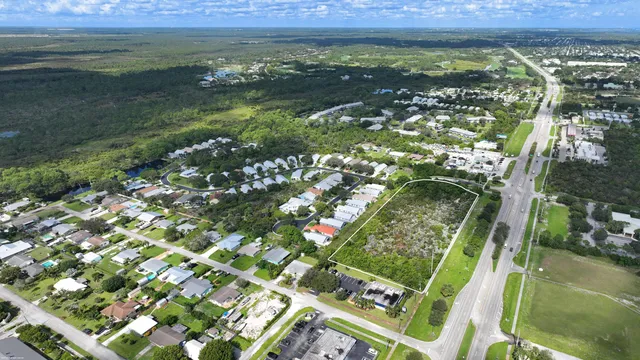 $2,300,000 | 8200 Southeast Sugar Pines Way, Hobe Sound, FL 33455