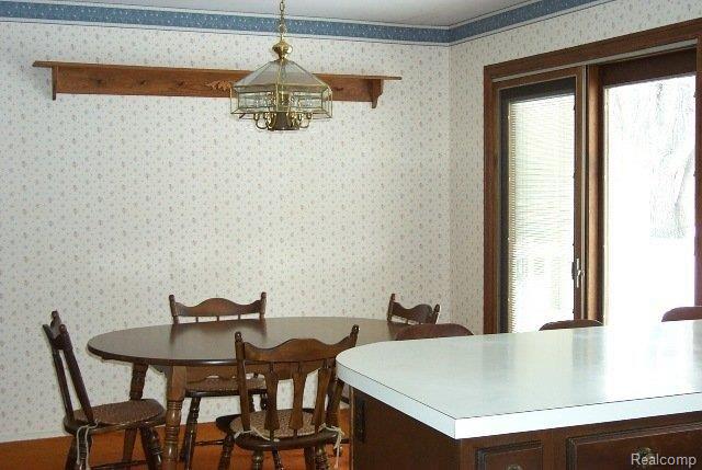 5857 Bullard Road Fenton, MI 48430 - Photo 3 of 17 Bullard Dining