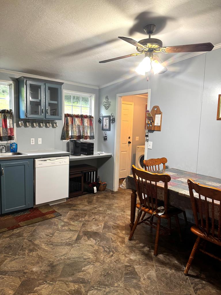819 Crowe Hollow Road Atkins, VA 24311 - Photo 5 of 20 Gallery Image 5