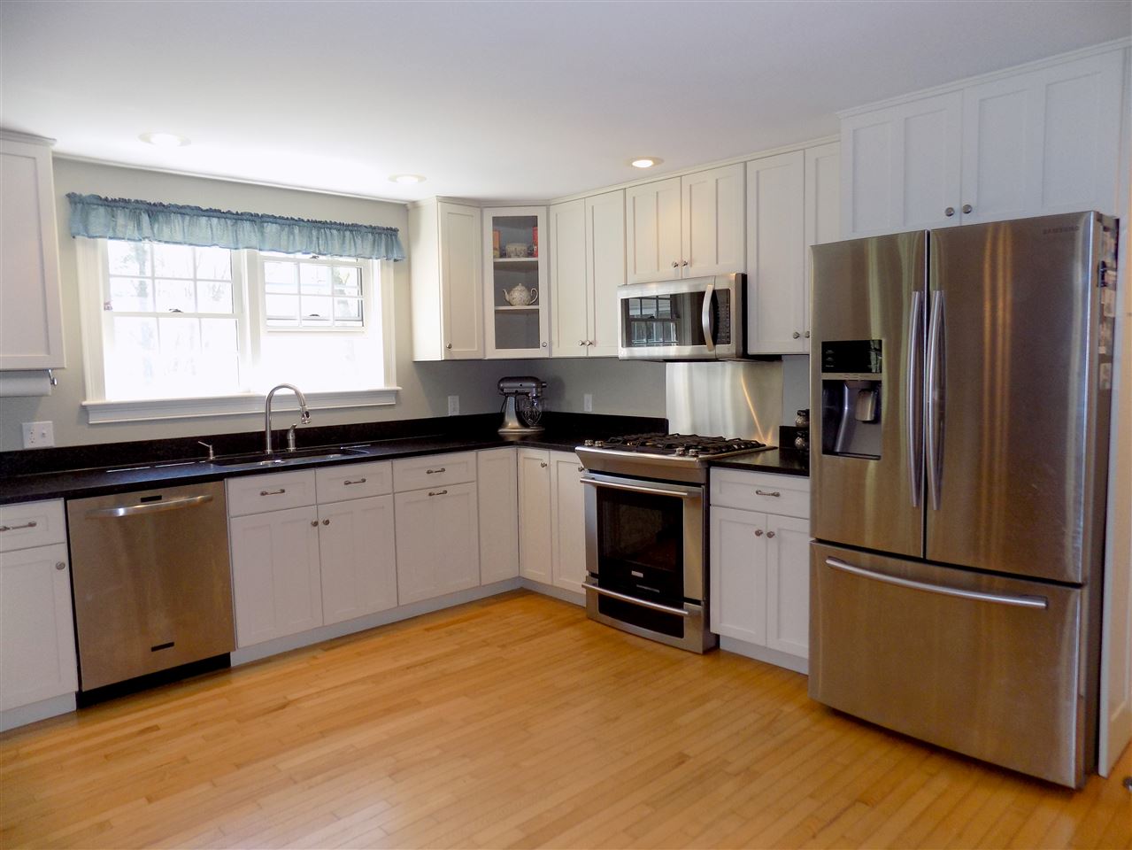 282 Exeter Road Hampton Falls, NH 03844 - Photo 7 of 34
