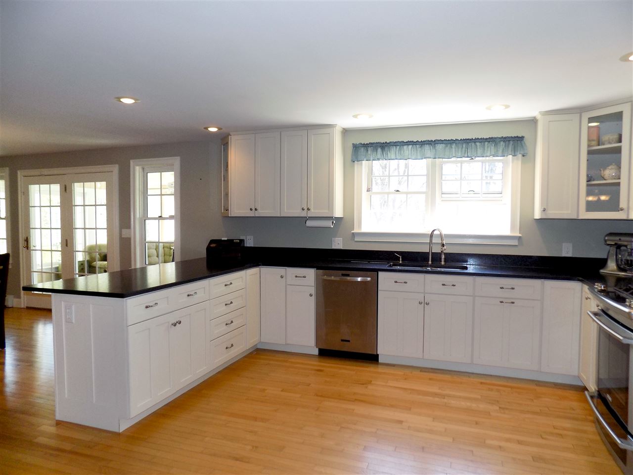 282 Exeter Road Hampton Falls, NH 03844 - Photo 8 of 34