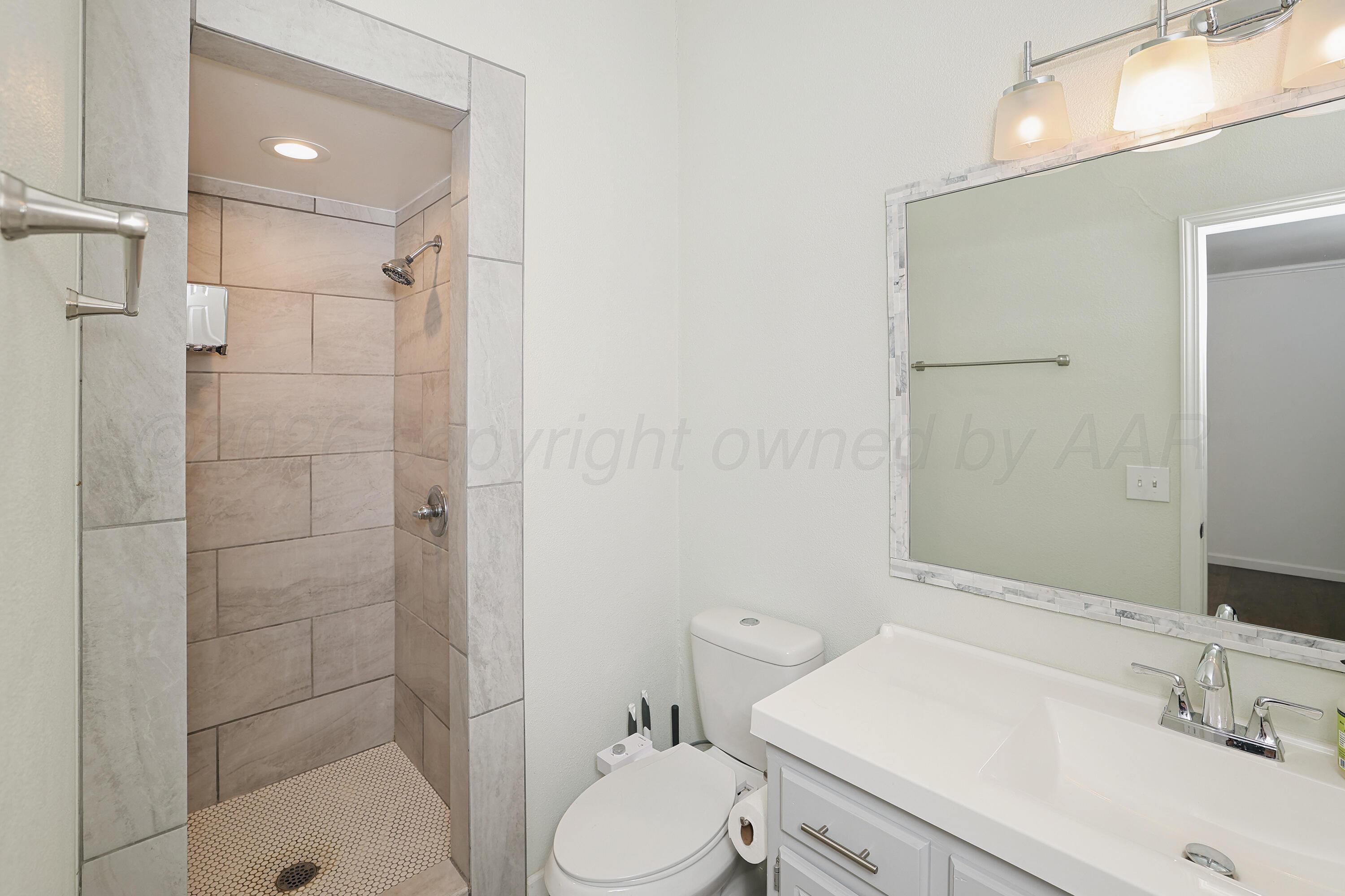 7809 Cervin Drive Amarillo, TX 79121 - Photo 19 of 32 18-Primary Bath