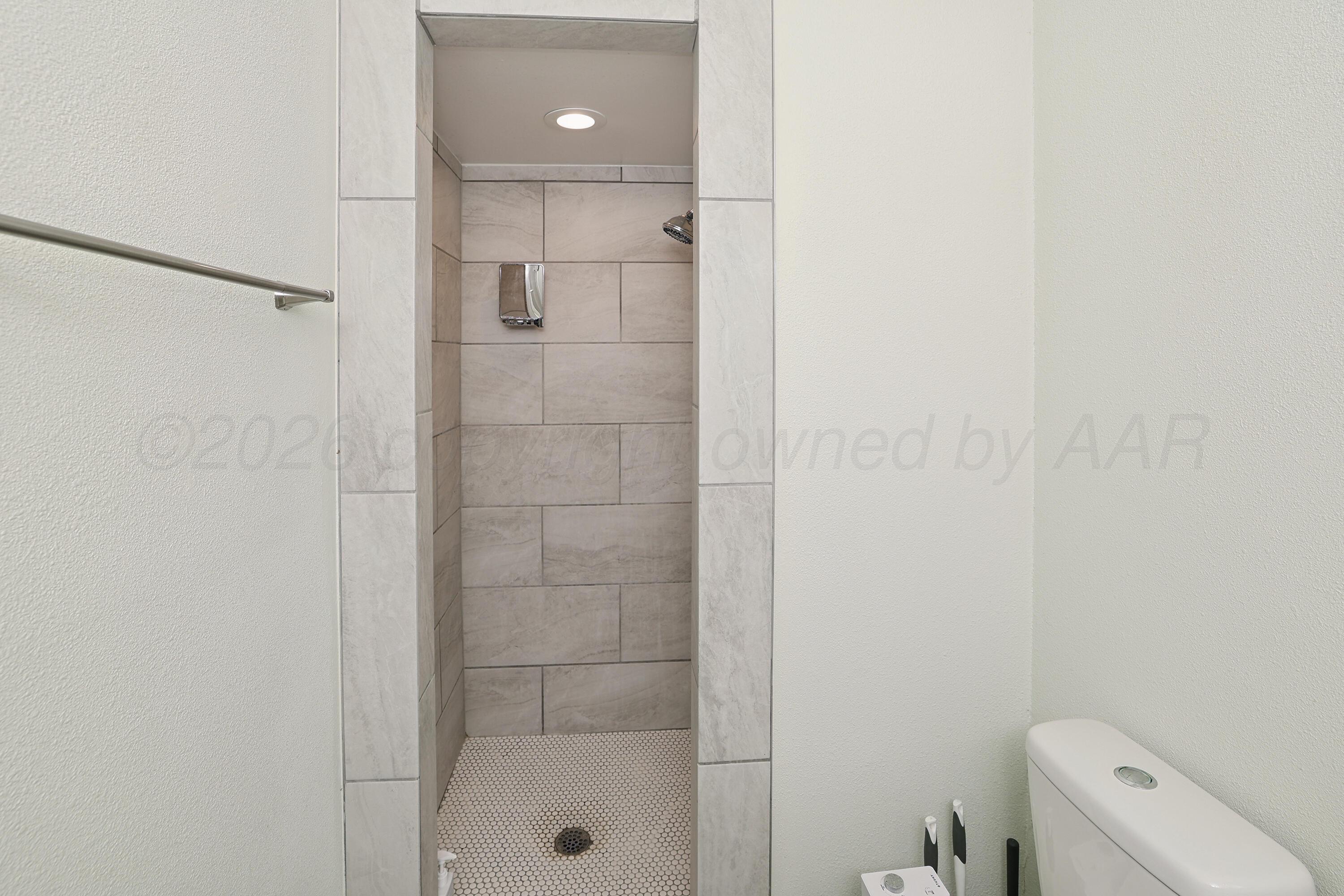 7809 Cervin Drive Amarillo, TX 79121 - Photo 20 of 32 19-Primary Bath Shower