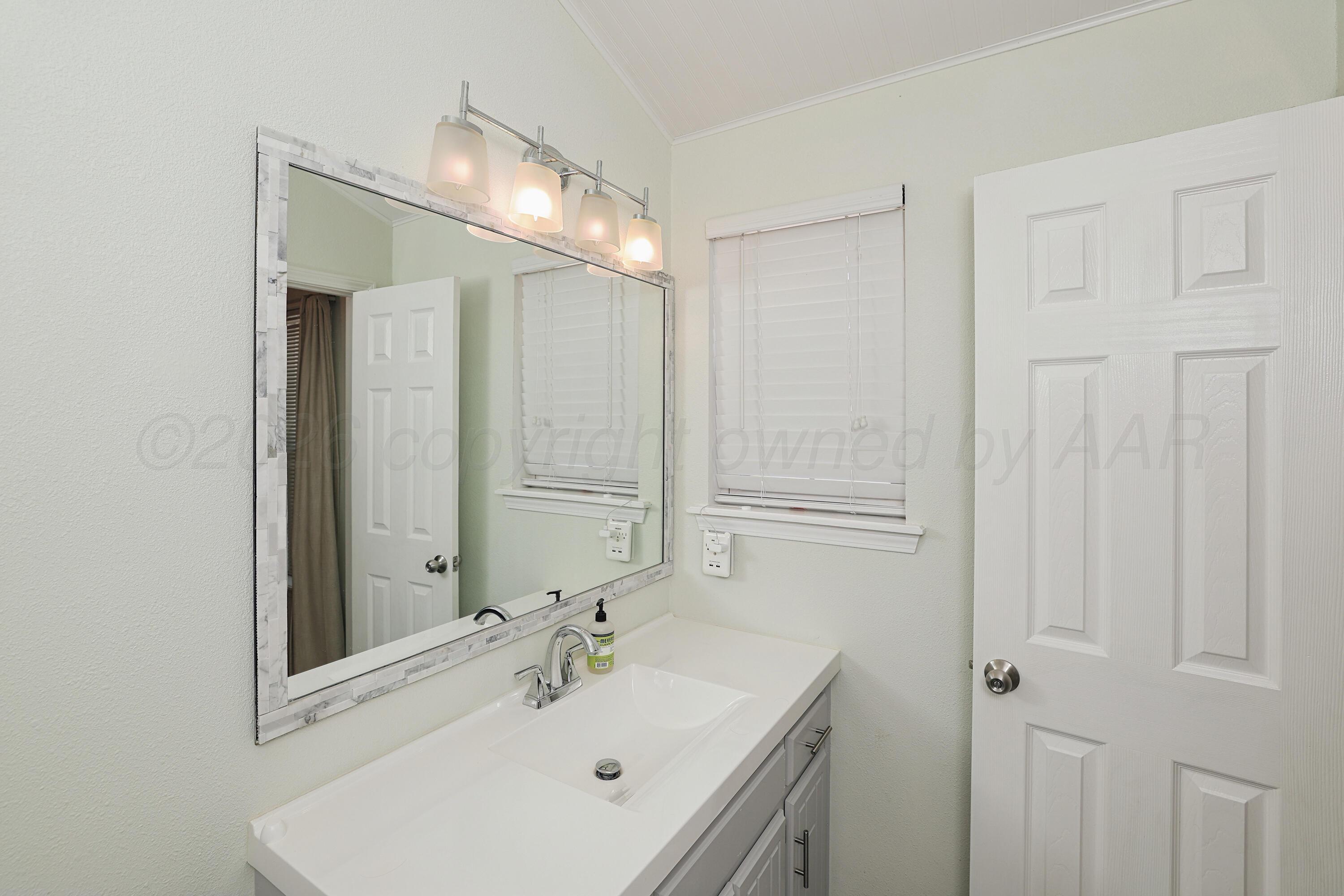 7809 Cervin Drive Amarillo, TX 79121 - Photo 21 of 32 20-Primary Bath Vanity